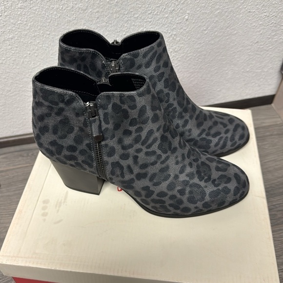 Style & Co. Masrinaa Ankle Booties In Grey Leopard - Picture 2 of 6